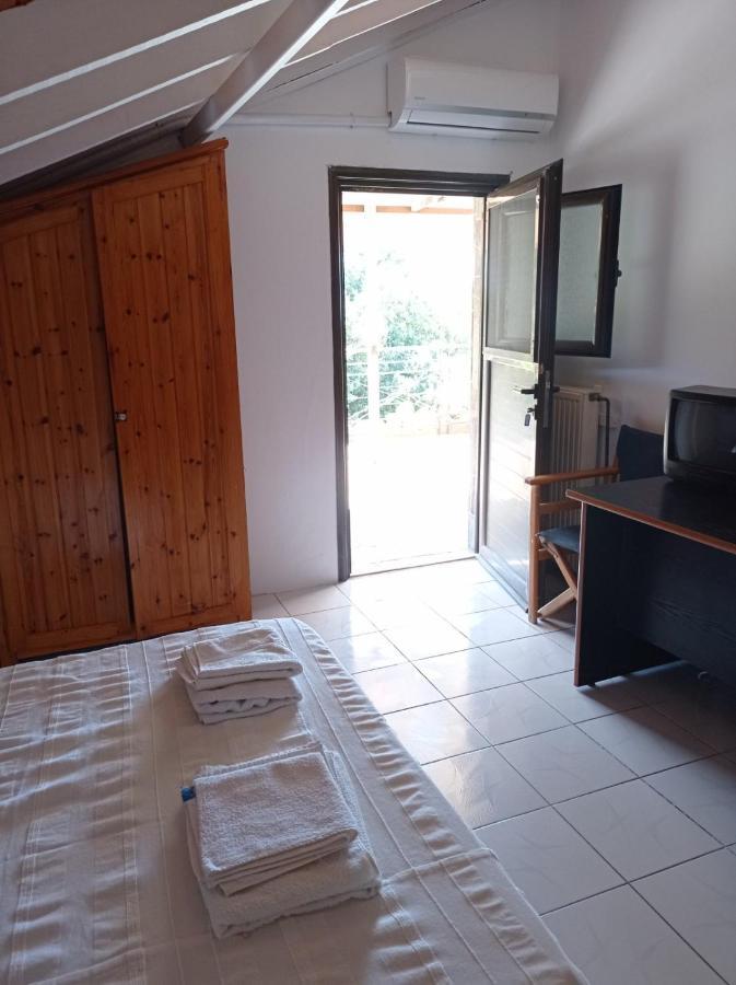 Christos Center Rooms Raches  ภายนอก รูปภาพ
